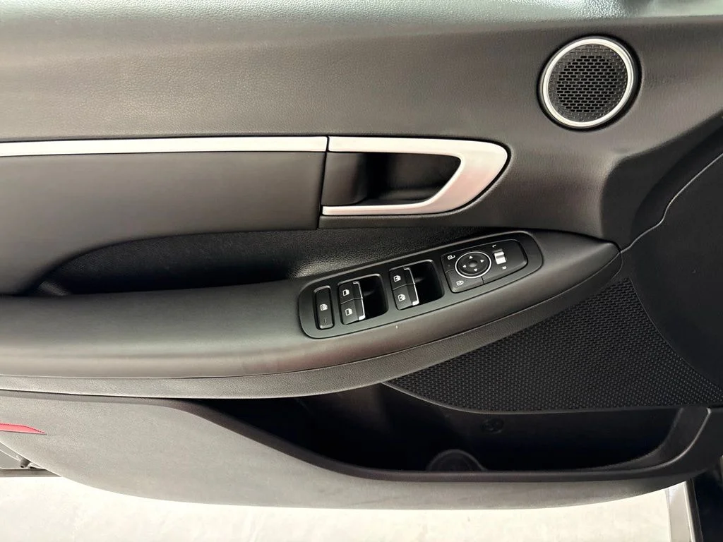 Used 2025 Gray Hyundai SEL image 17