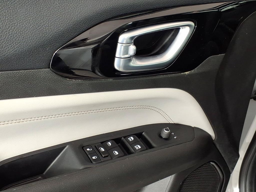 Used 2024 Silver Jeep Limited image 15
