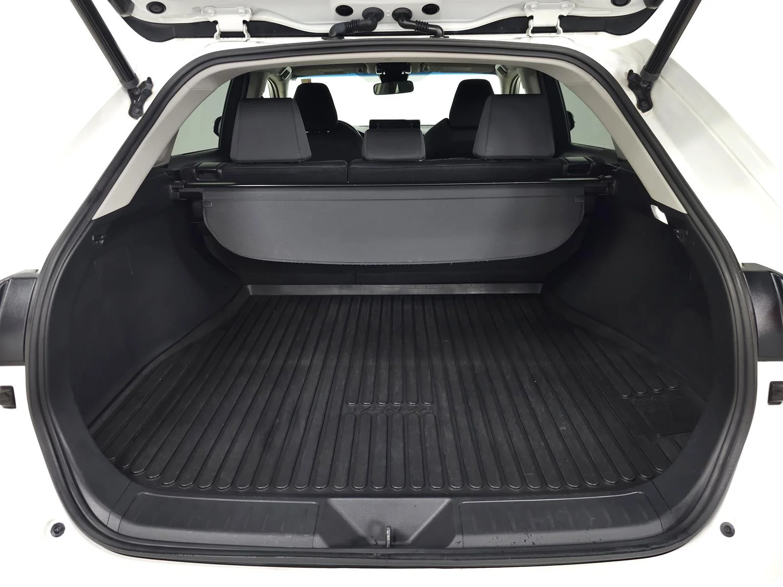 Used 2022 White Toyota LE image 8