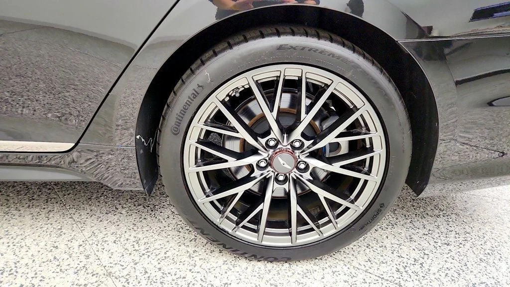 Used 2018 Victoria Black Genesis 3.3T Sport RWD image 9