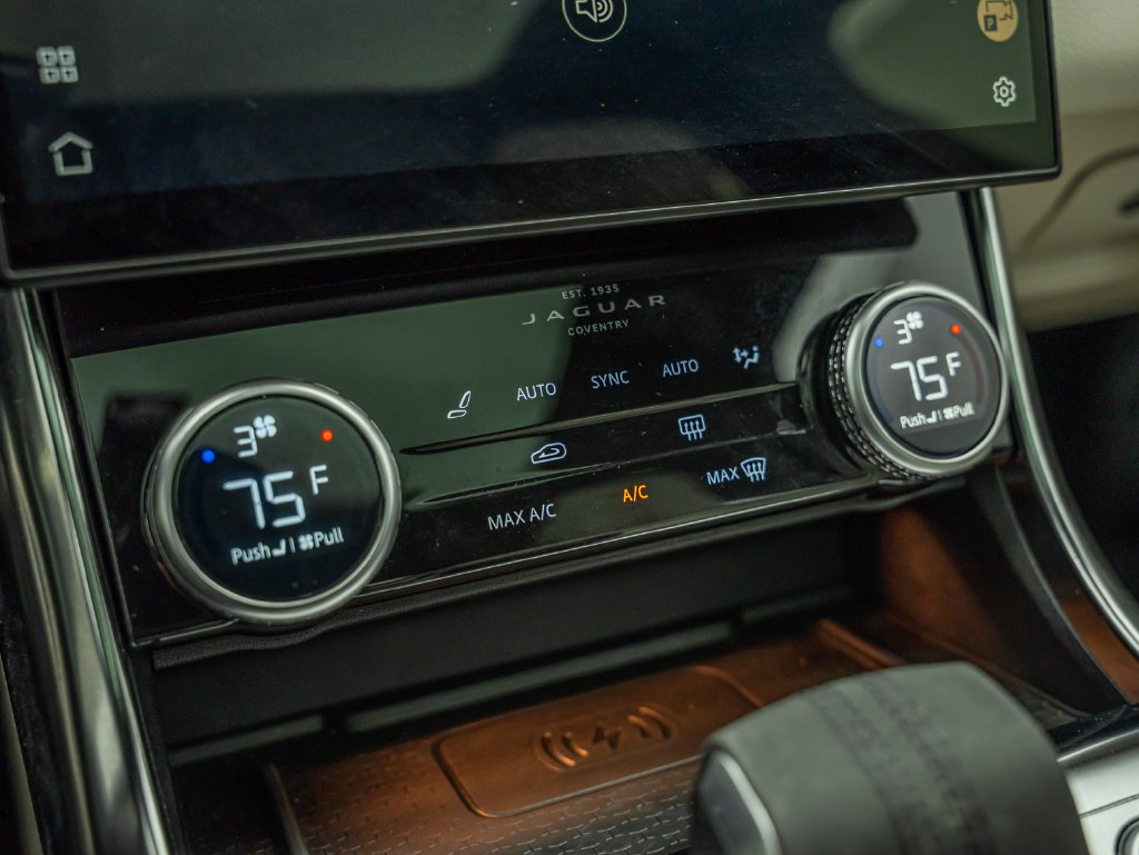 Used 2024 Eiger Gray Metallic Jaguar R-Dynamic SE image 26