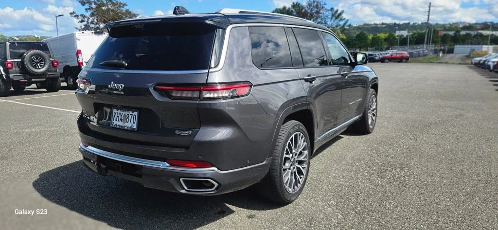 Used 2023 Gray Jeep Summit image 7