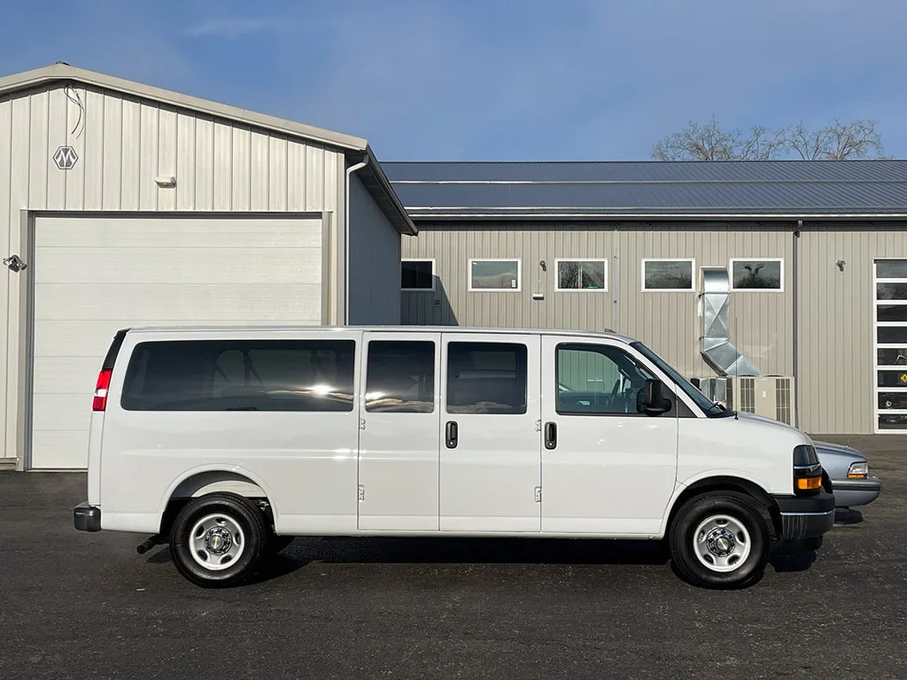 Used 2025 Summit White Chevrolet 1LT image 9