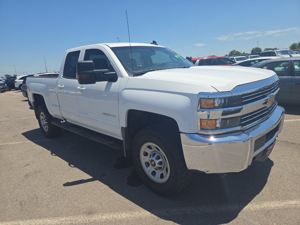 Used 2018 Summit White Chevrolet LT image 3