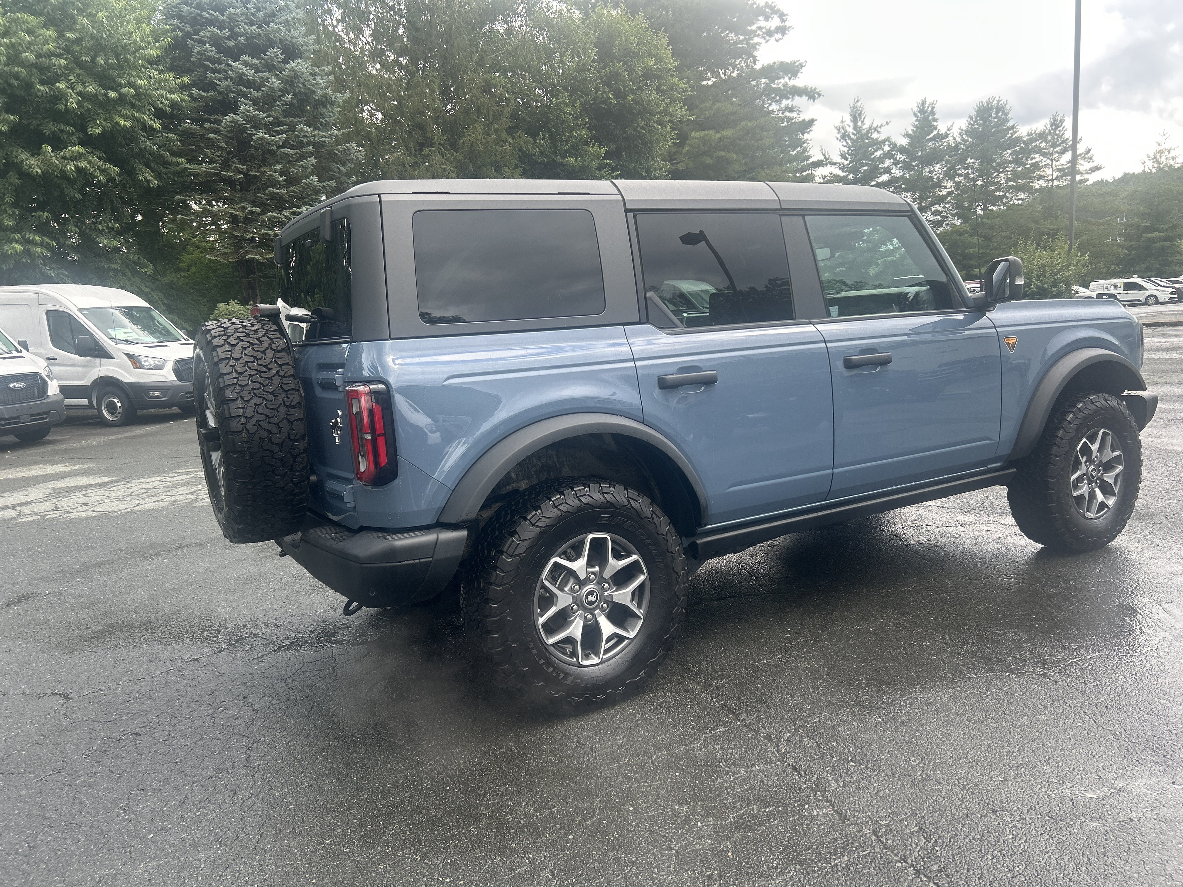 Used 2025 Azure Gray Metallic Ford Badlands image 5
