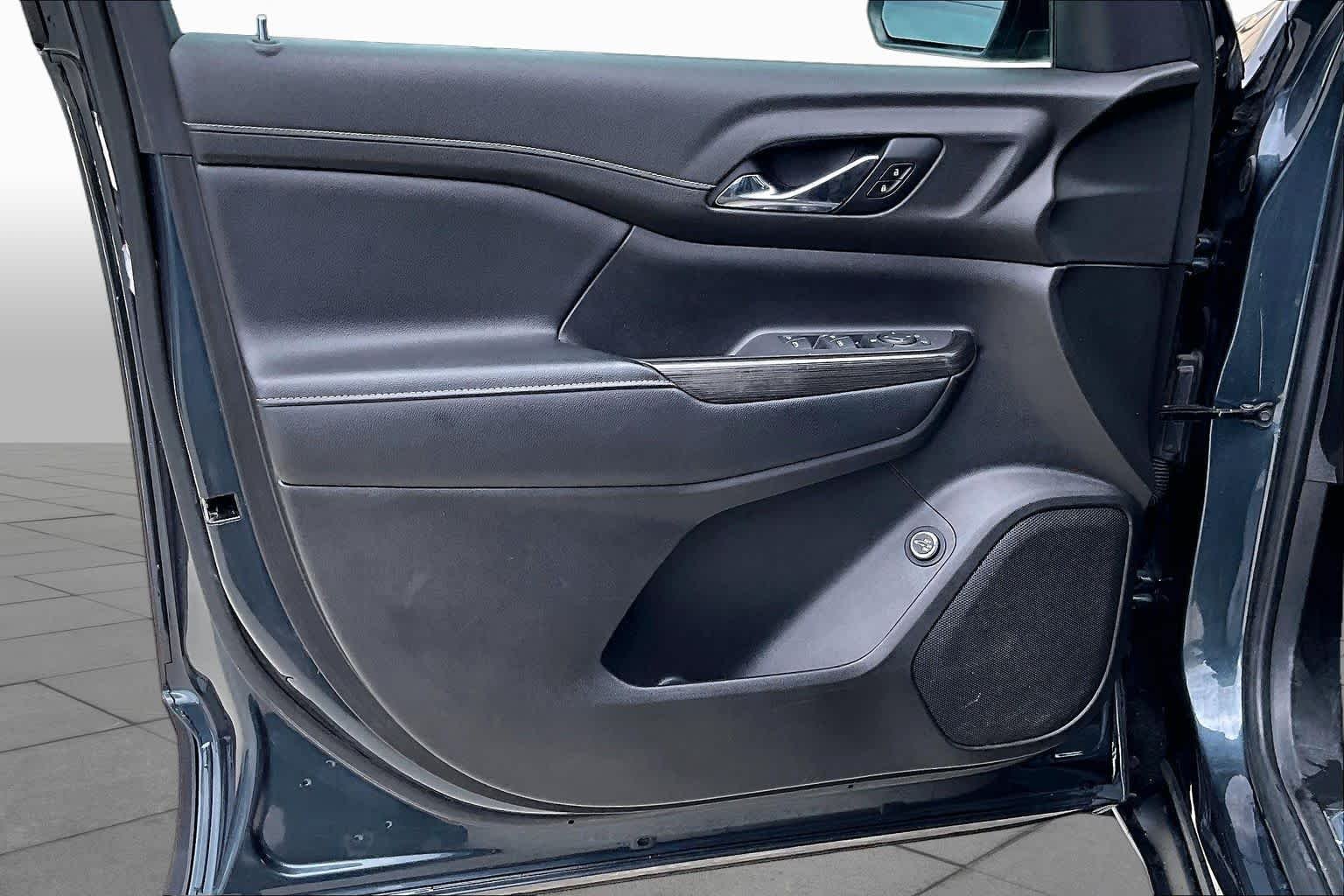 Used 2020 Dark Sky Metallic GMC SLT image 19