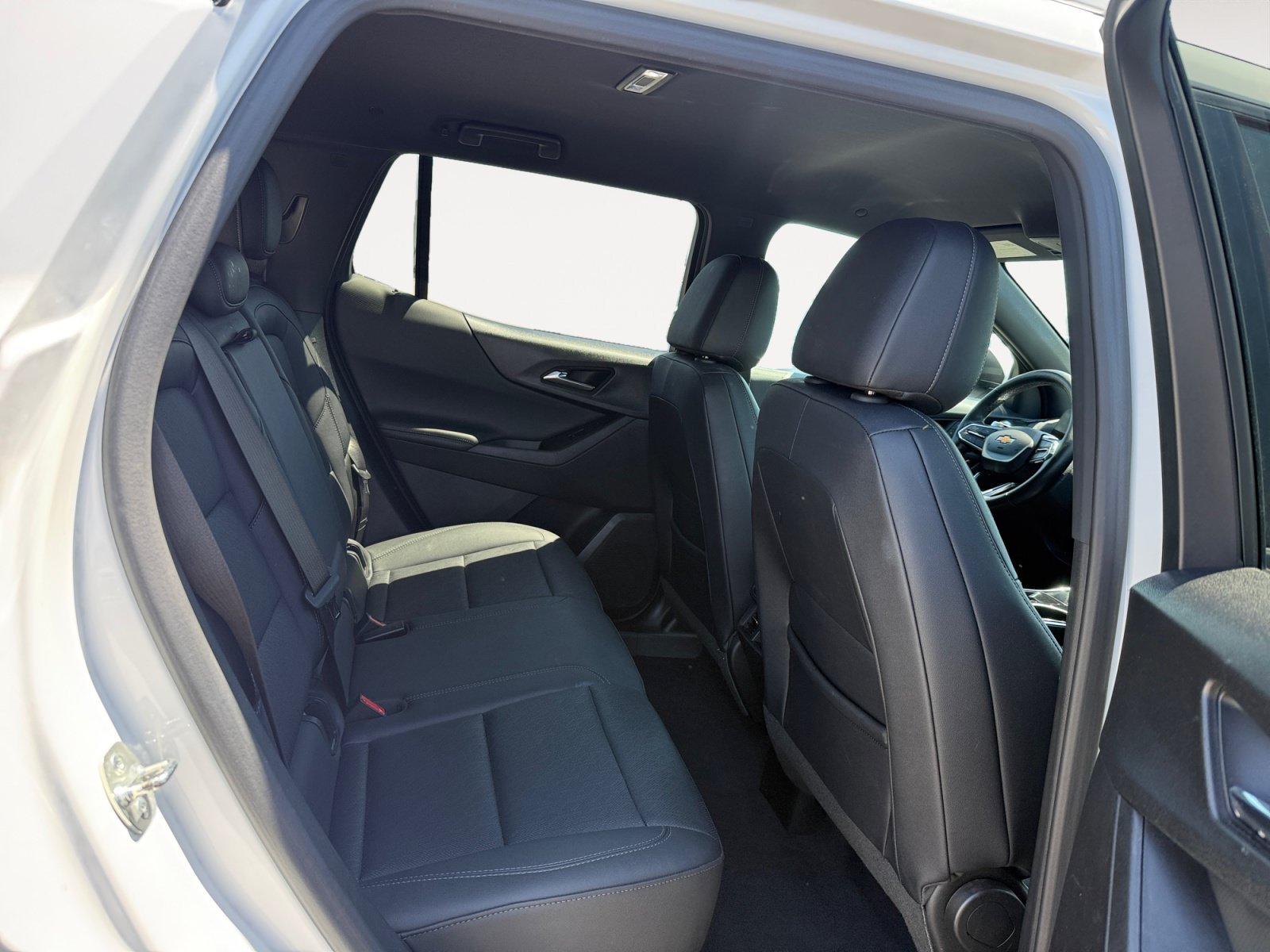Used 2025 Summit White Chevrolet LT image 18