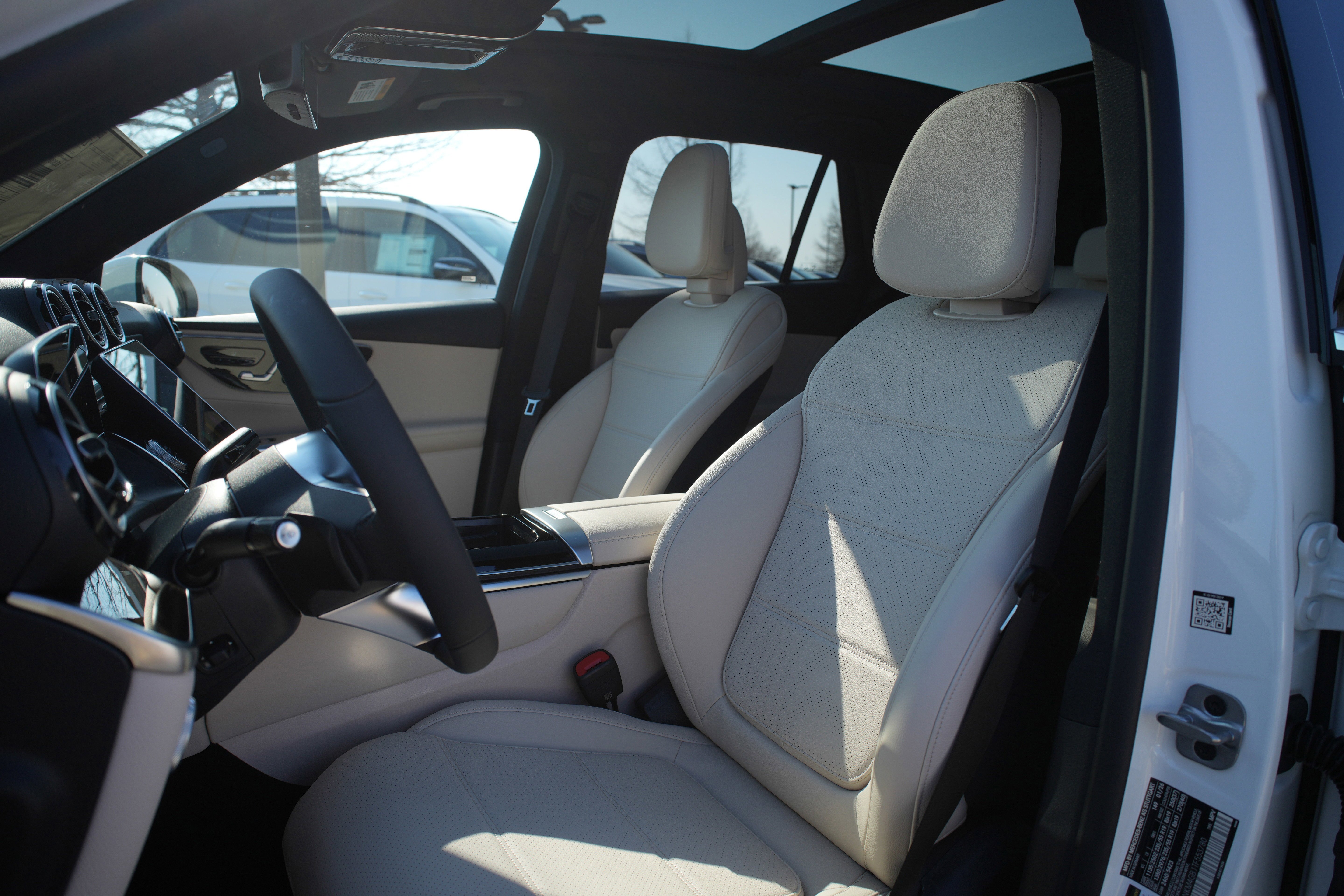 New 2026 POLAR WHITE Mercedes-Benz GLC 300 image 13