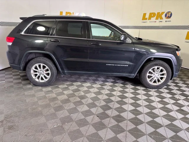 Used 2016 Brilliant Black Crystal Pearlcoat Jeep Laredo image 2