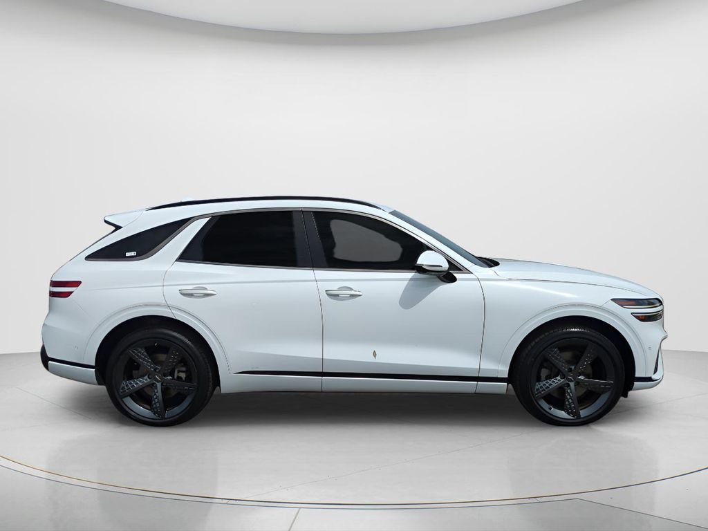 Used 2022 White Genesis 2.5T image 4