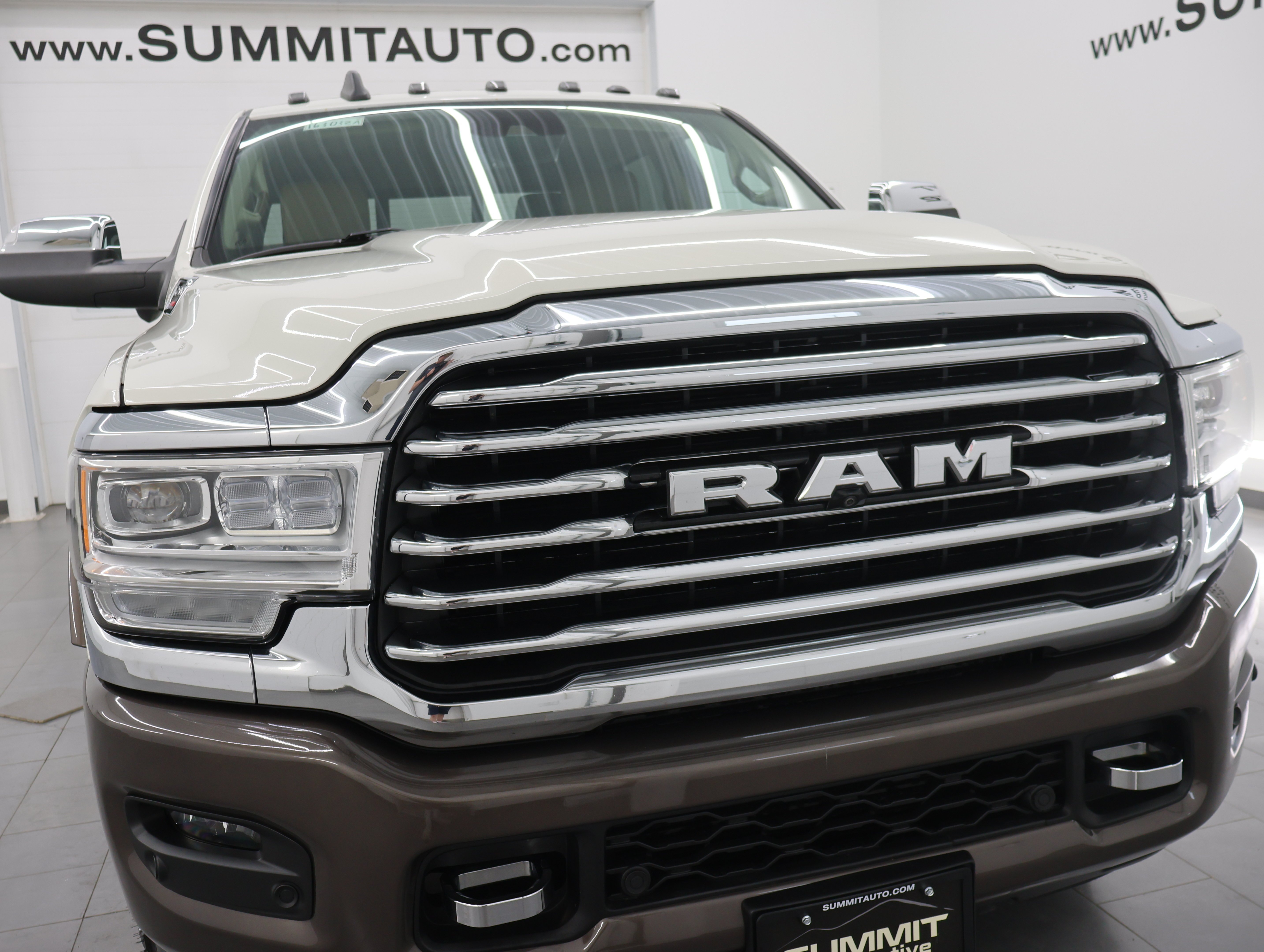 Used 2019 Pearl White Ram 4x4 Crew Cab Longhorn: CREW-SHORT-LARAMIE LONGHORN-6.7L DIESEL-TOW TECH-ADAPTIVE CRUISE image 27