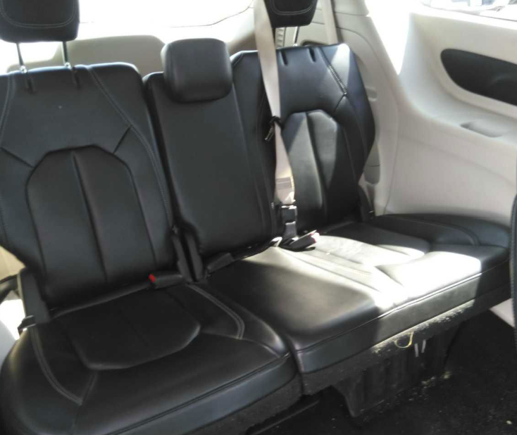 Used 2023 White Chrysler Touring L image 7