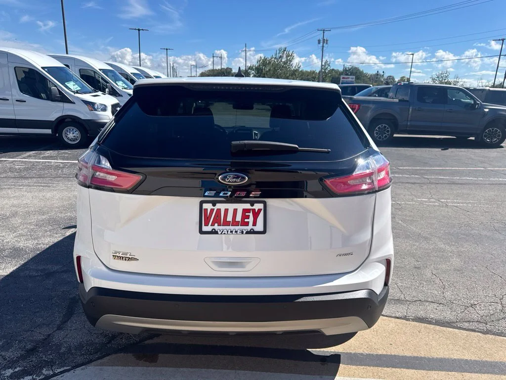 Certified Used 2024 Oxford White Ford SEL image 5