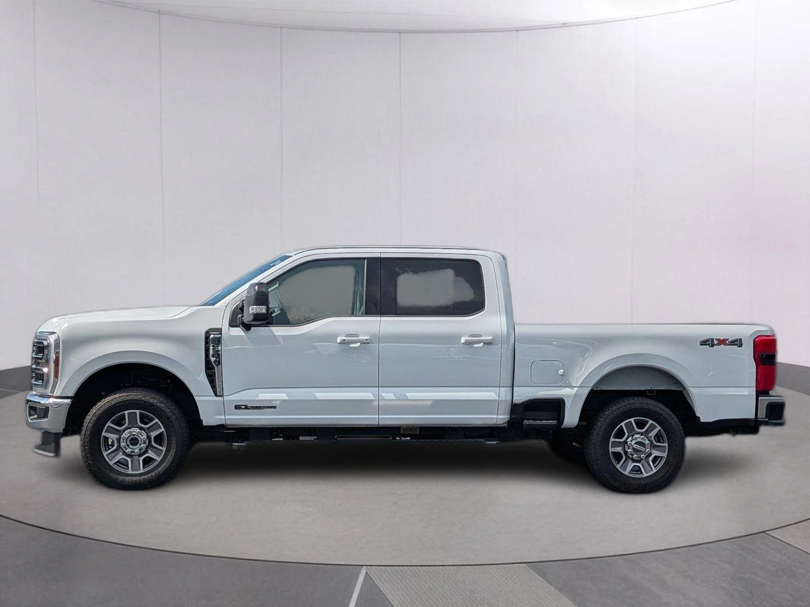 Used 2026 Oxford White Ford Lariat image 4