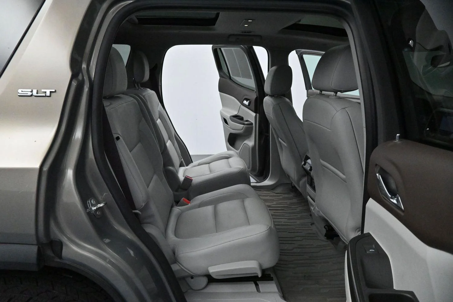 Used 2019 PEPPERDUST METALLIC GMC SLT image 40