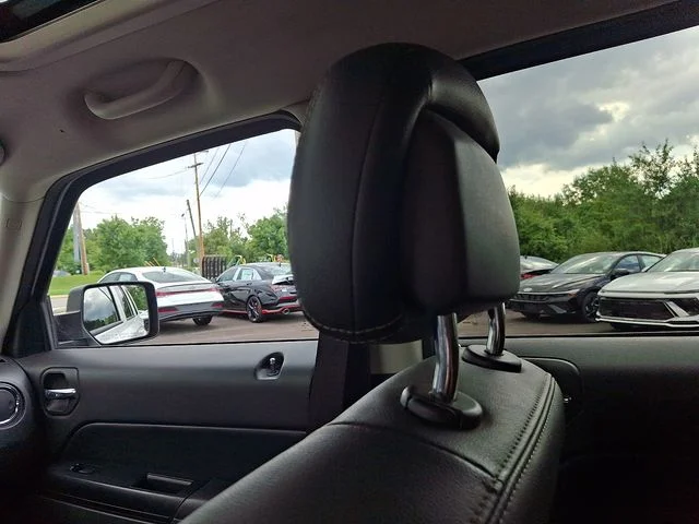 Used 2017 White Jeep Latitude image 18