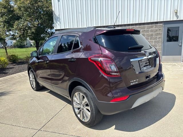 Used 2018 Red Buick Preferred image 7