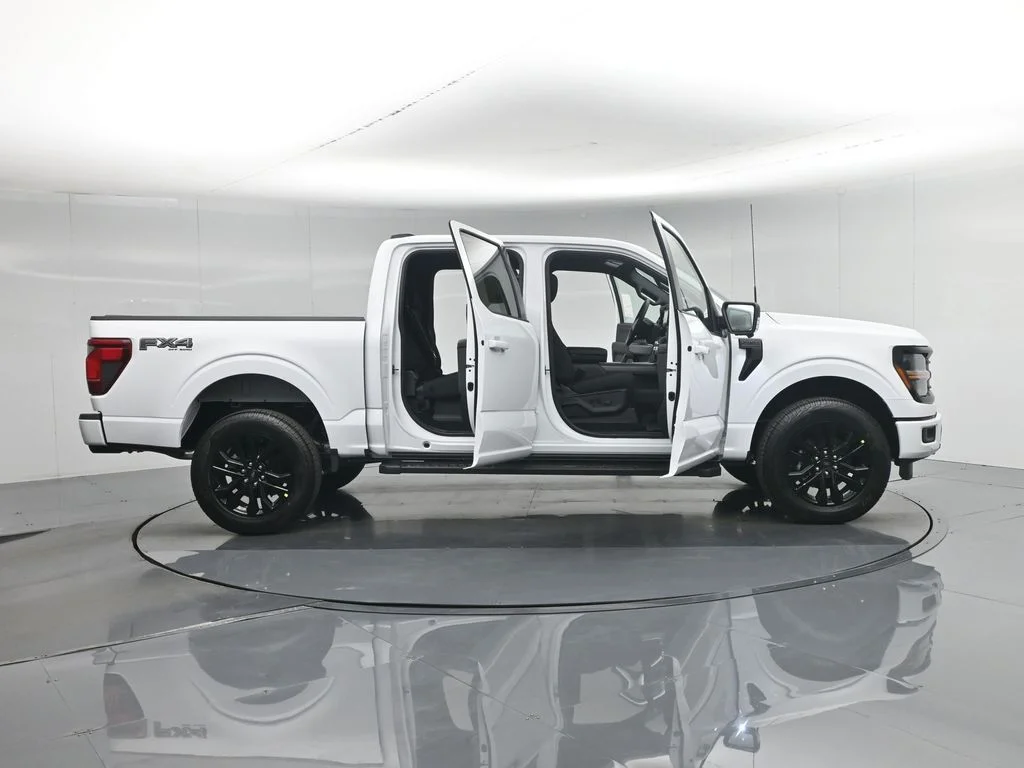 New 2026 Oxford White Ford XLT image 4