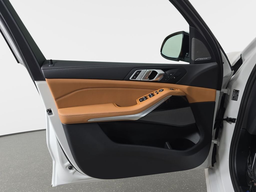 New 2026 Mineral White Metallic BMW xDrive40i image 27
