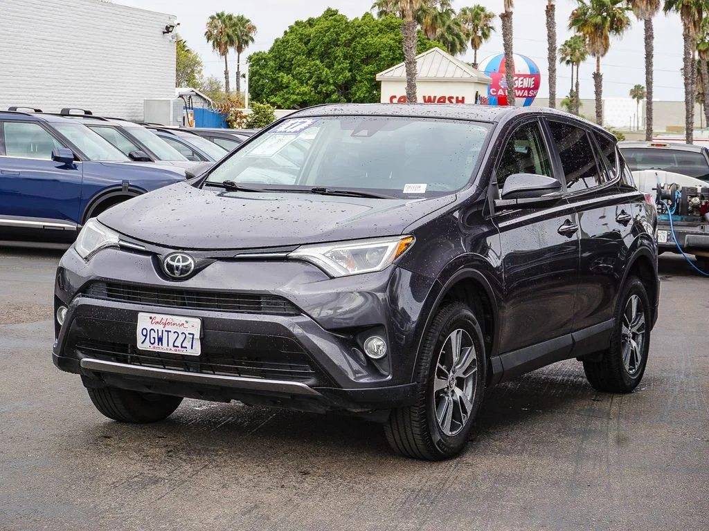 Used 2017 Gray Toyota XLE image 4