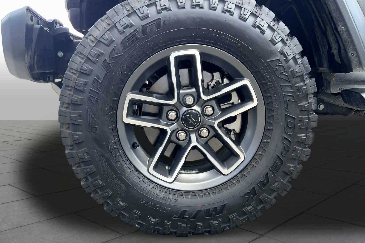 Used 2025 Granite Crystal Metallic Clearcoat Jeep Mojave image 11