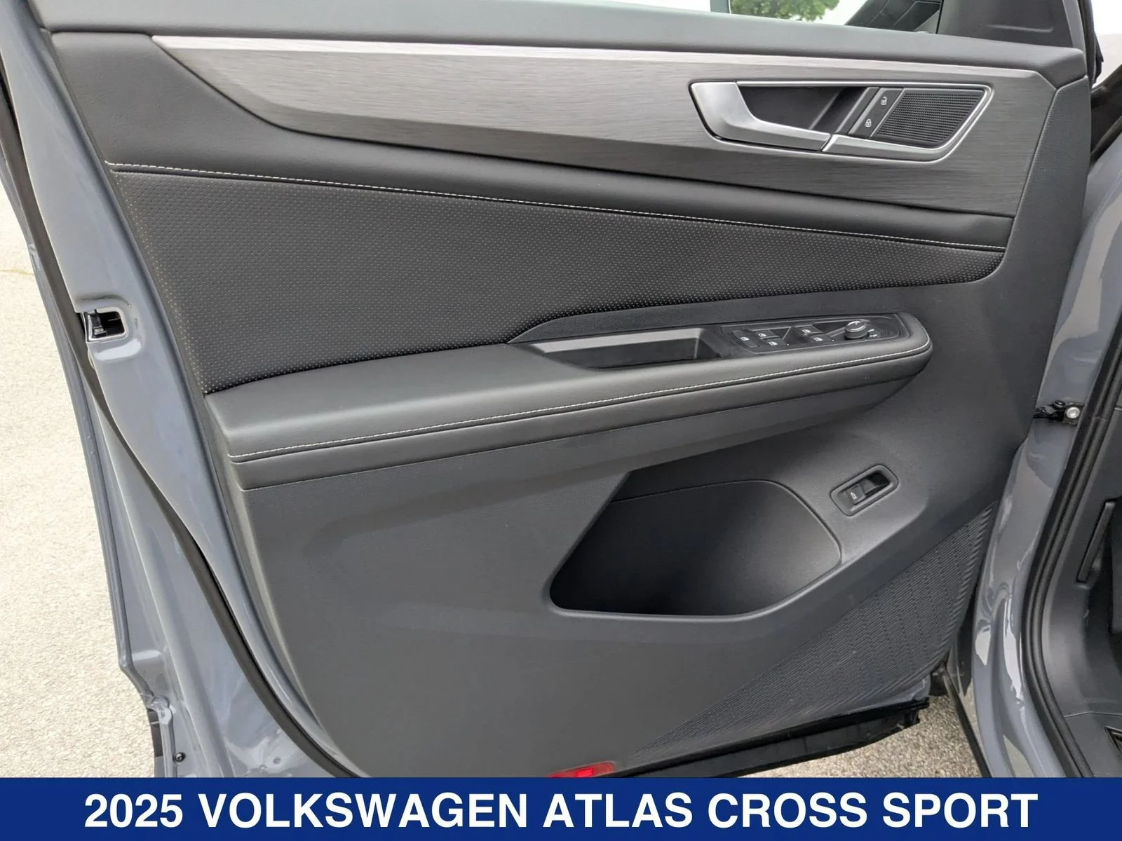 New 2025 Pure Gray Volkswagen 2.0T SE w/ Technology image 10