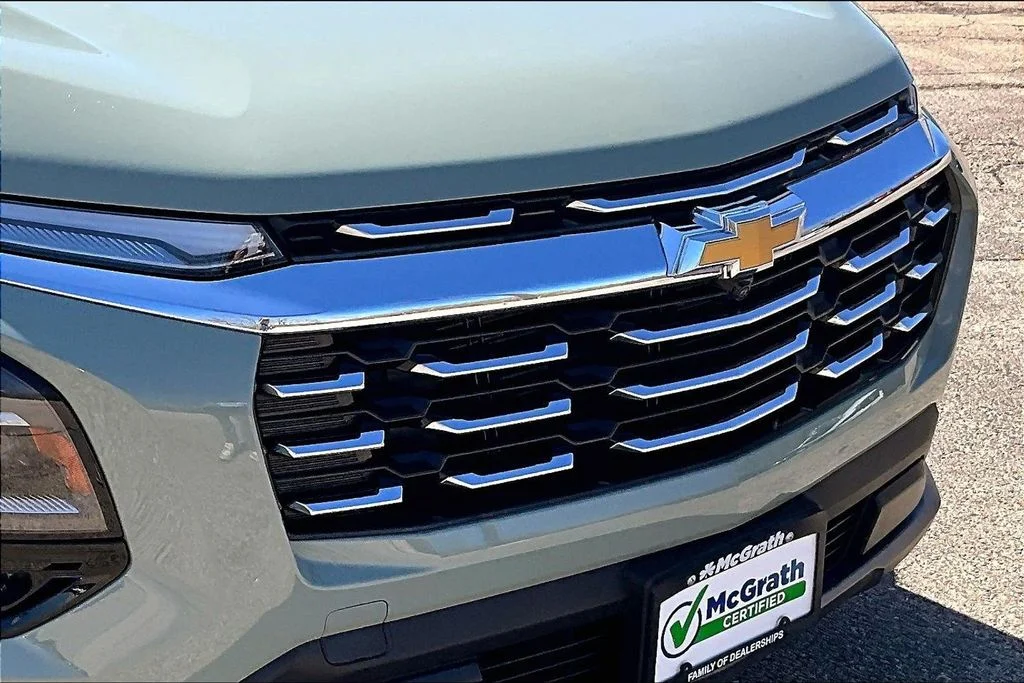 Used 2025 Green Chevrolet LT image 33