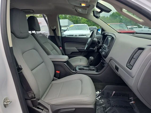 Used 2017 White GMC Base image 11