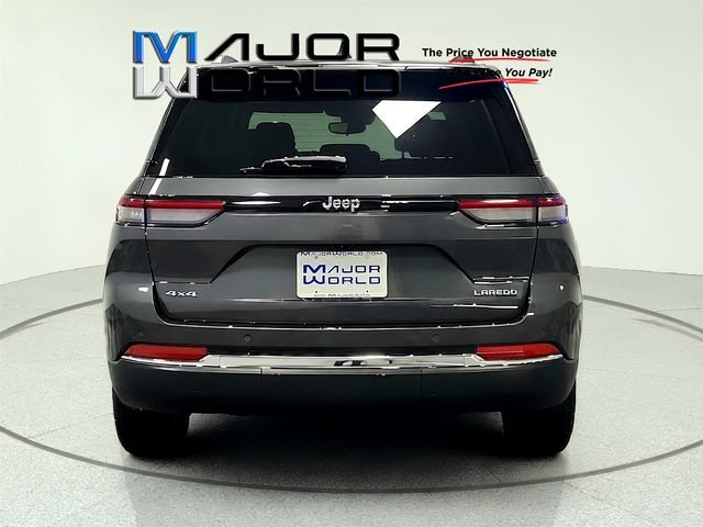 Used 2024 Gray Jeep Laredo image 6