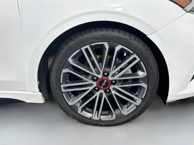 Used 2022 Snow White Pearl Kia GT image 28