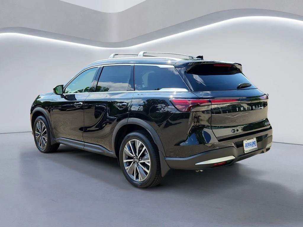 New 2027 MINERAL BLACK INFINITI Luxe AWD image 5