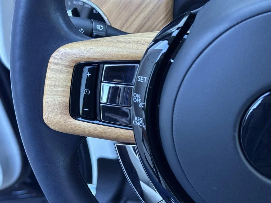 Used 2021 Blue Rolls-Royce  image 29