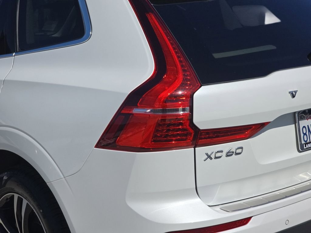 Used 2020 White Volvo T5 Momentum image 38