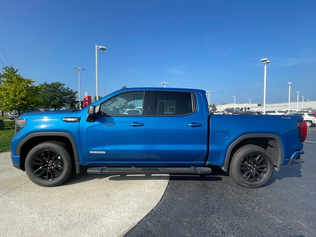 Used 2022 Dynamic Blue Metallic GMC Elevation image 4