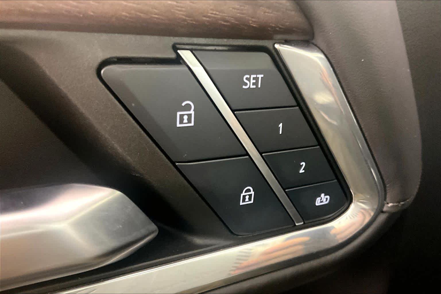Used 2024 White Frost Tricoat GMC Denali Ultimate image 35