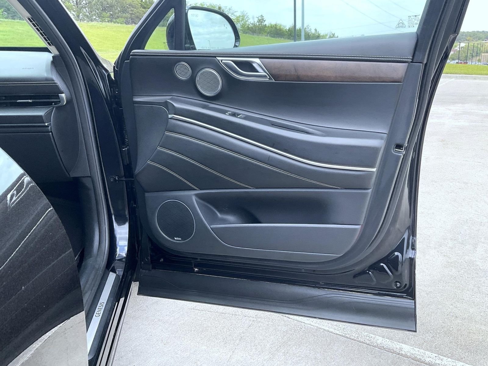 Used 2021 Black Genesis 2.5T image 17