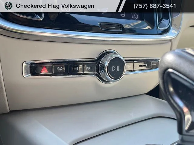 Used 2020 Birch Light Metallic Volvo T5 Momentum image 41