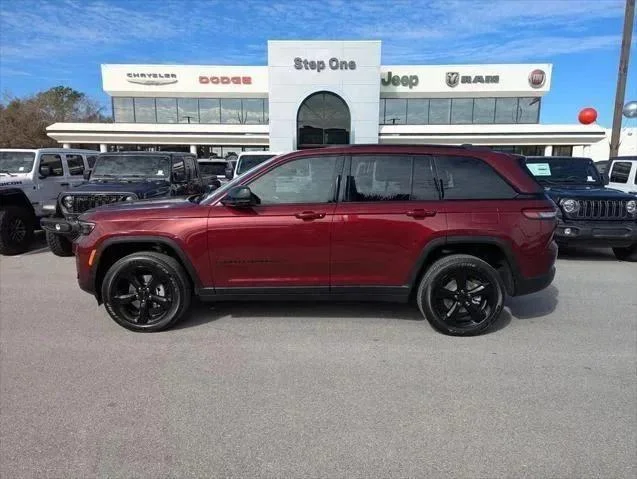 2025 Jeep Grand Cherokee Altitude - Photo 8