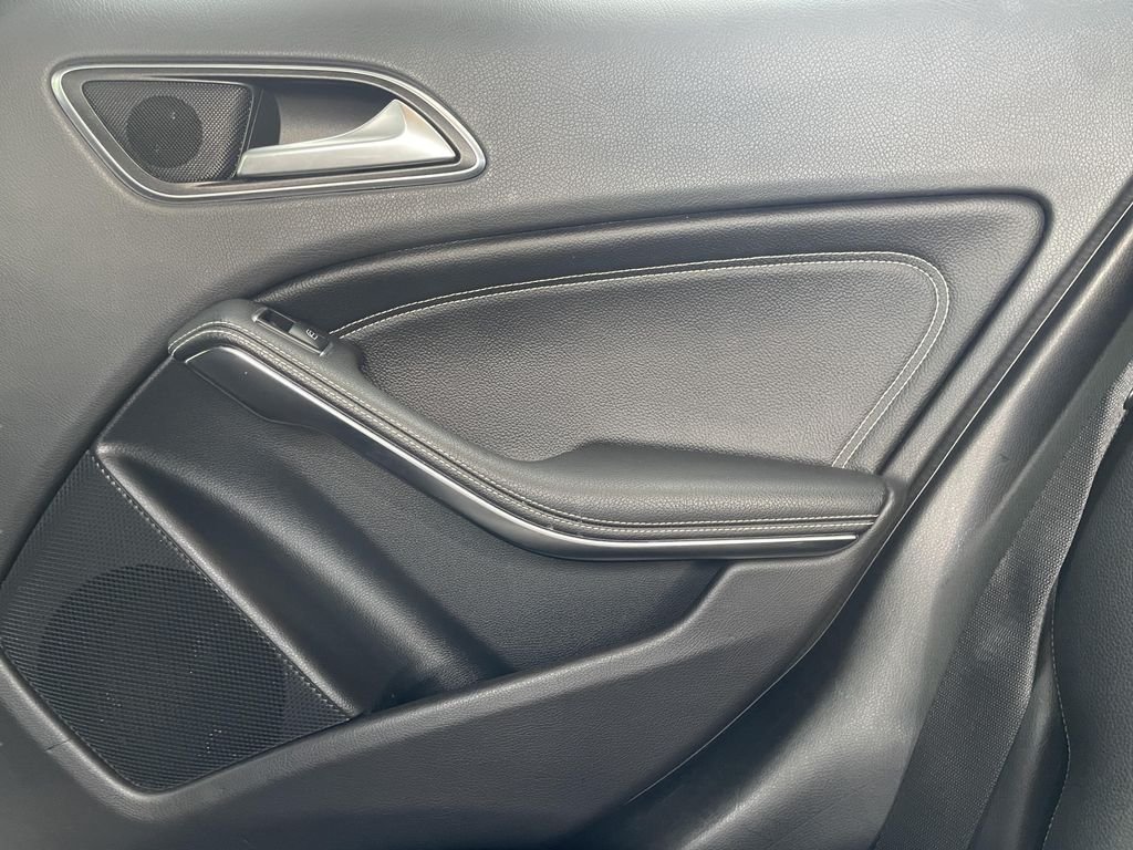 Used 2018 Gray Mercedes-Benz GLA 250 image 16