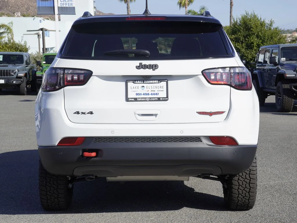 New 2026 Bright White Clear-Coat Exterior Paint Jeep Trailhawk image 4