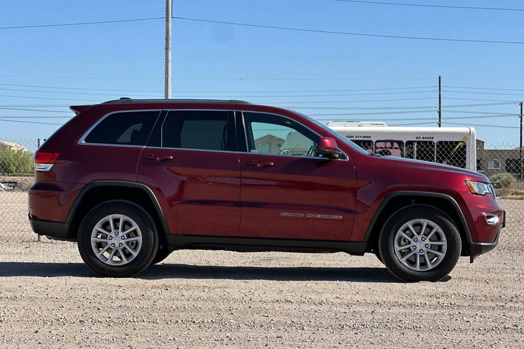 Used 2021 Velvet Red Pearlcoat Jeep Laredo E image 3