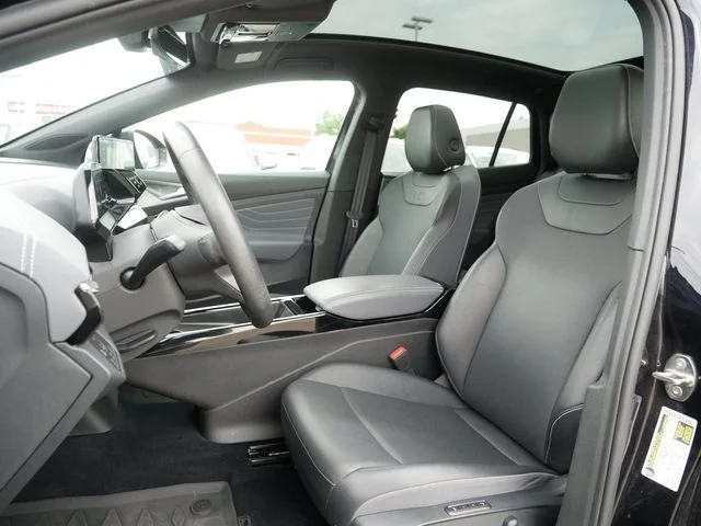 Used 2023 Deep Black Volkswagen Pro S image 15