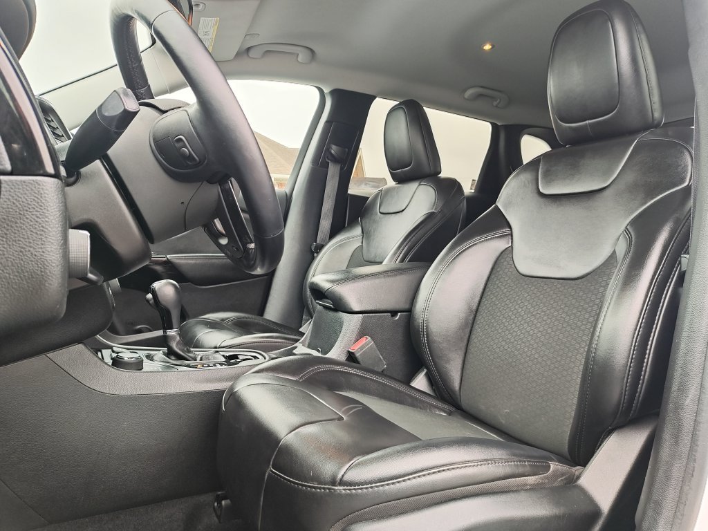 Used 2020 White Jeep Latitude Plus image 13
