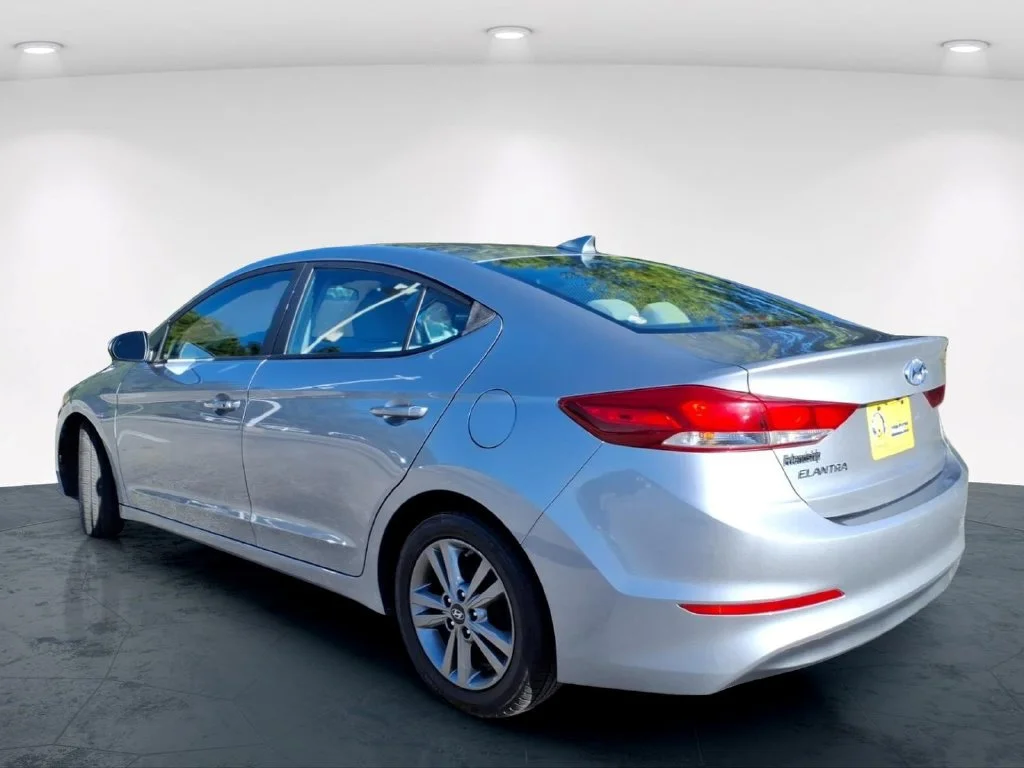 Used 2017 Gray Hyundai SE image 8