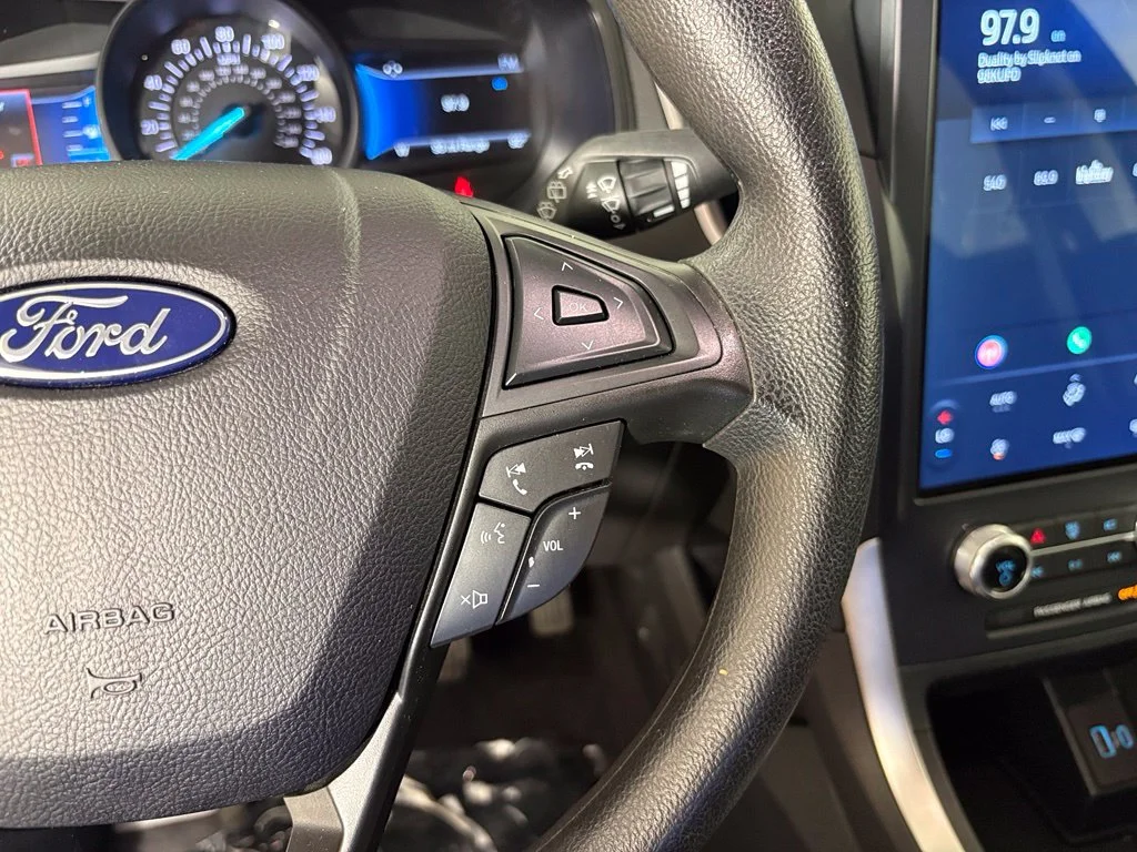 Used 2022 Silver Ford SE image 21
