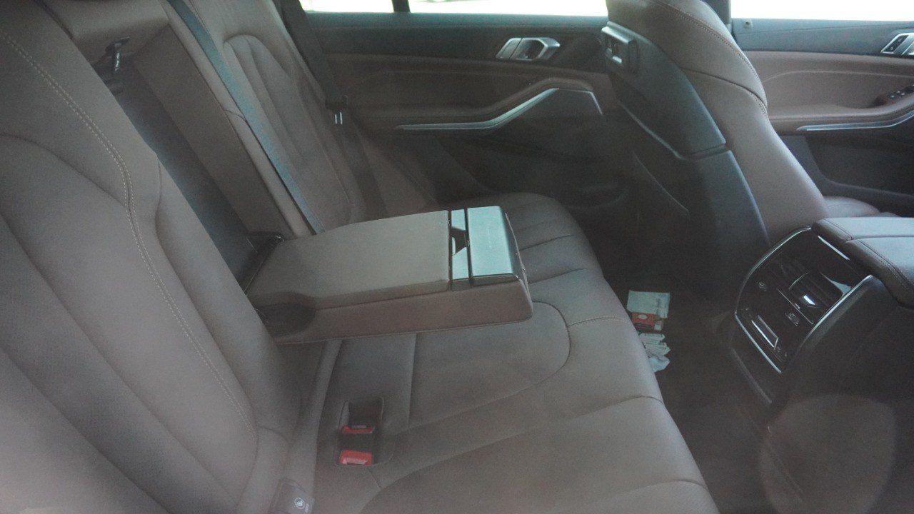 Used 2022 White BMW sDrive40i image 12