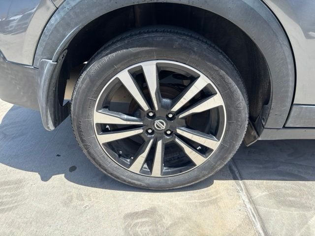 Used 2020 Gray Nissan SV image 7