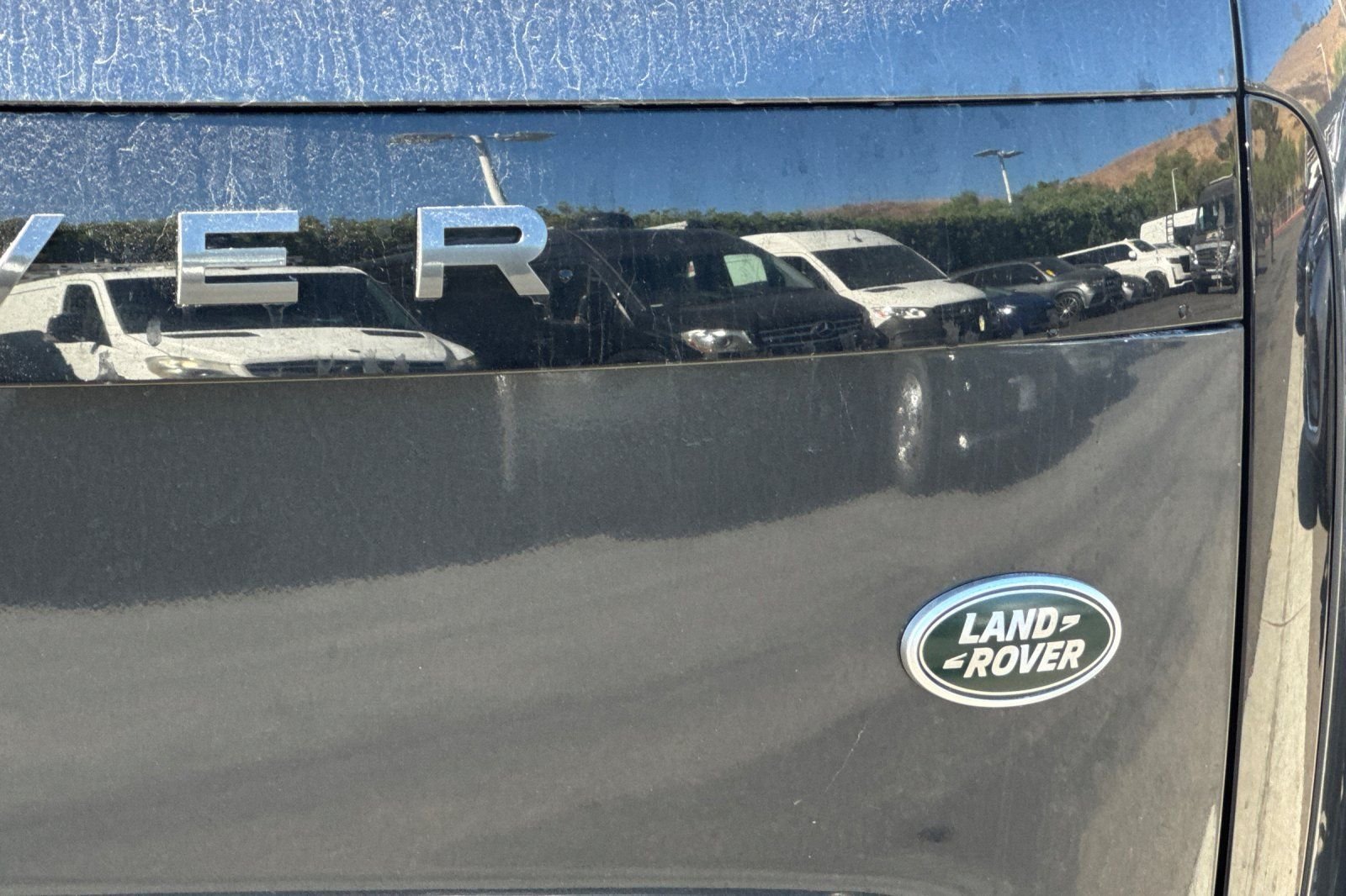 Used 2023  Land Rover SE image 13