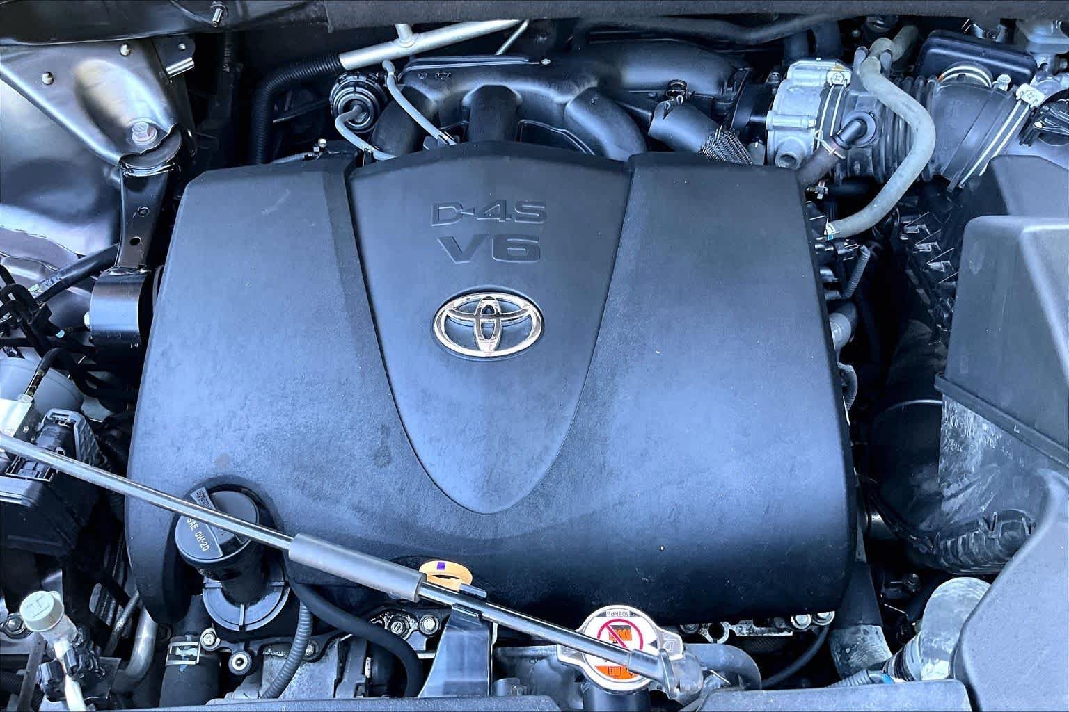 Used 2018 Predawn Gray Mica Toyota XLE image 33