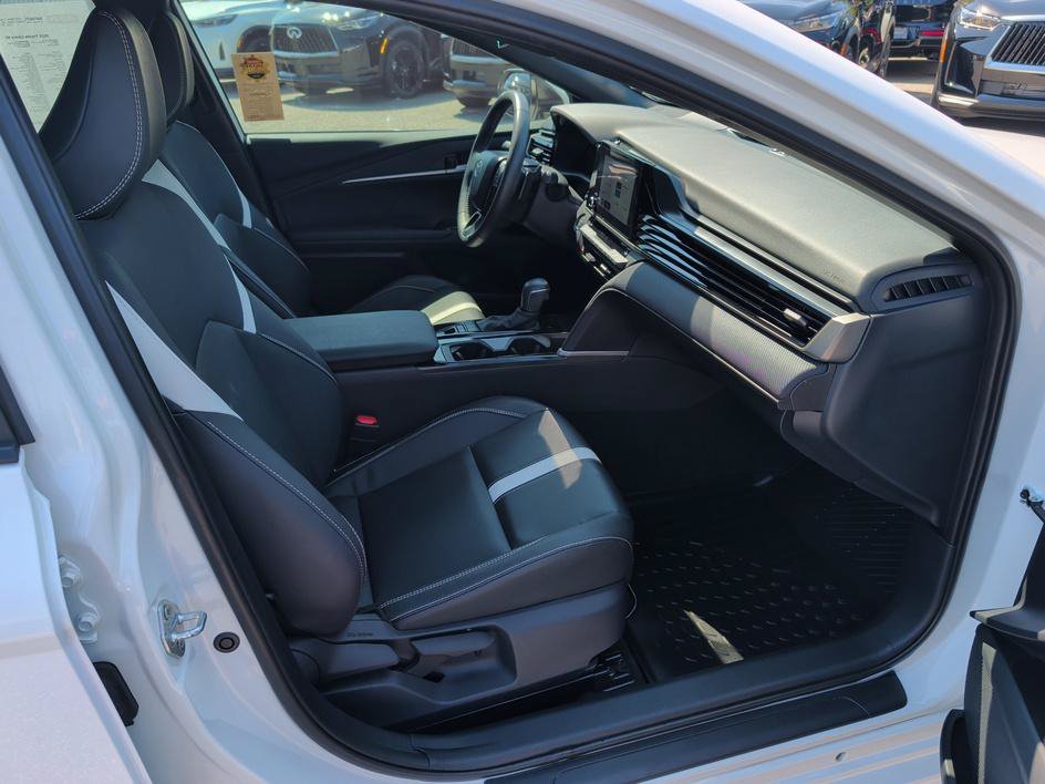 Used 2025 Ice Toyota SE image 12